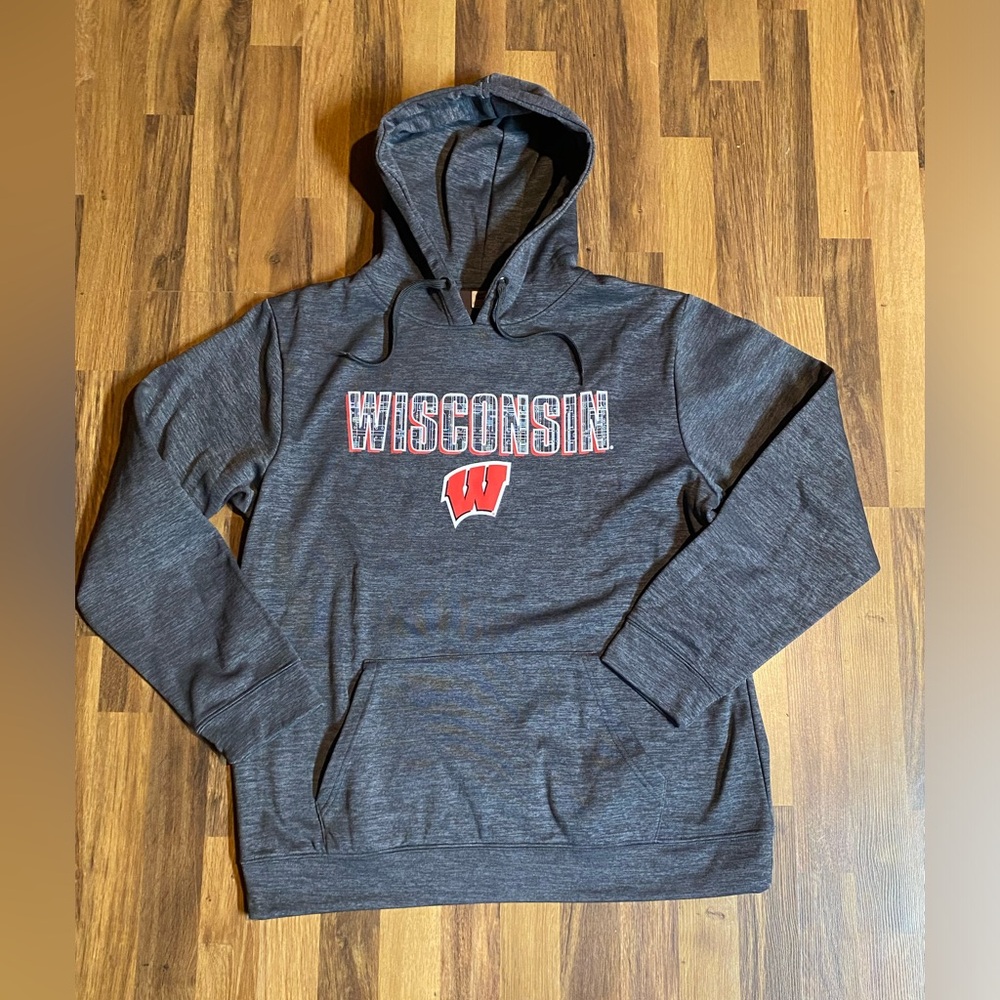 Wisconsin Badgers Colosseum Pullover Hoodie Mens Large NWOT!